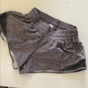 Lululemon Hotty Hot Short II 2.5"
